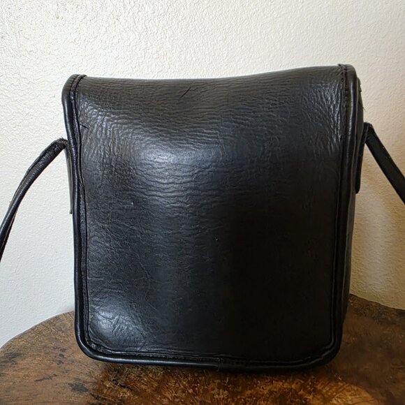 Vintage Coach 132 Compact Crossbody Bag Black Leather USA Brass Turnlock - Picture 10 of 16